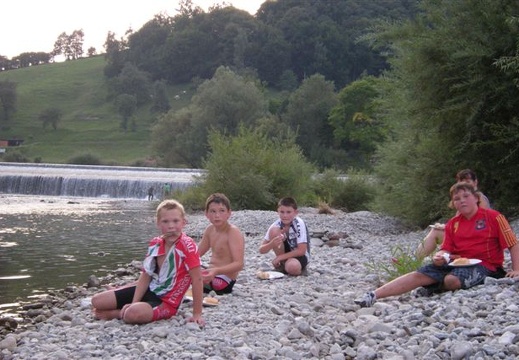 Würstelgrillen an der Traisen